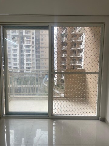 Room in 2.5 BHK Apartment at Mahagun Mywoods II, Sector 16c Greater Noida – for Rent