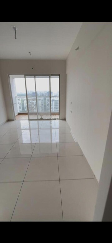 Room in 2 BHK Apartment at VJ YashOne Infinitee, Tathawade – for Rent