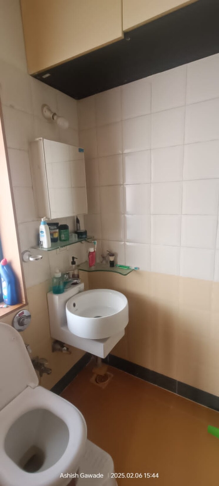 Bathroom, swapnalok-towers 3 Bedroom 950 Sq.Ft. Apartment In Malad East Mumbai 8187311