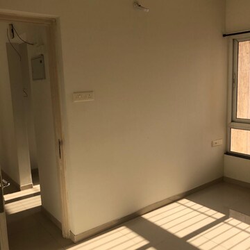 Room in 2 BHK Apartment at Raymond Ten X Habitat, Swastik Garden – for Rent