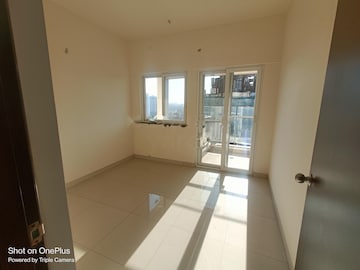 Room in 2 BHK Apartment at Puravankara Silversands, Mundhwa – for Rent