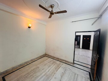 Room in 3 BHK Builder Floor at Shakti Khand – for Rent