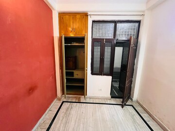 Room in 3 BHK Builder Floor at Shakti Khand – for Rent
