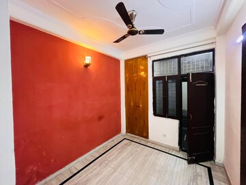Room in 3 BHK Builder Floor at Shakti Khand – for Rent
