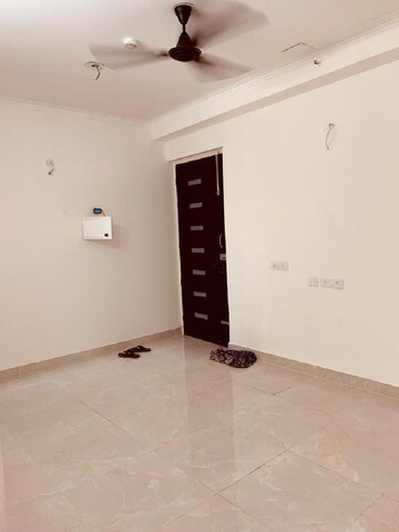 Room in 3 BHK Apartment at Gaur City 2 - 14th Avenue, Sector 16c Greater Noida – for Sale