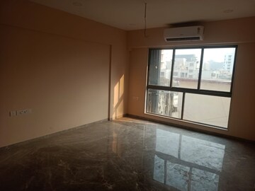 Room in 3 BHK Apartment at Bulbul Tarang Apartment, Khar West – for Sale