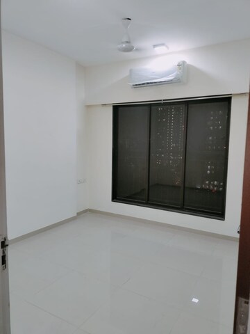Room in 2 BHK Apartment at Riverdale Tower, Andheri East – for Rent