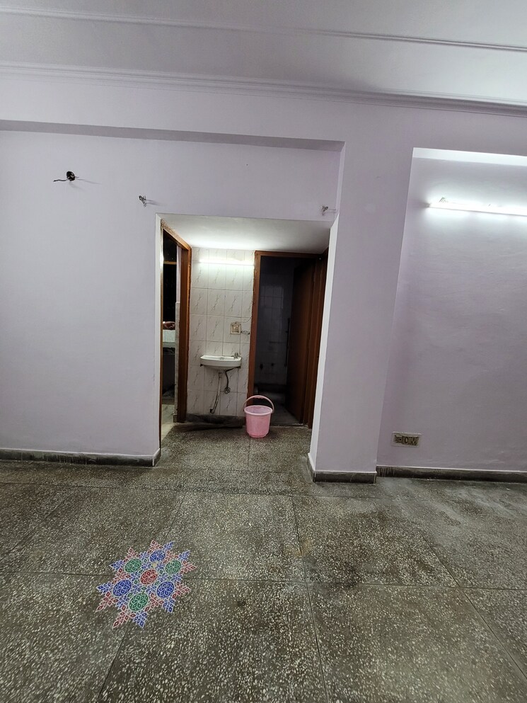 Bathroom, dilshad colony 1 Bedroom 450 Sq.Ft. Builder Floor In Dilshad Colony Delhi 8187671
