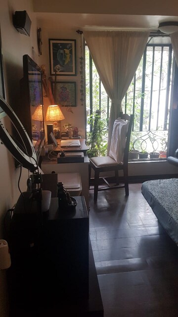 Bedroom in 2 BHK Apartment at Chembur – for Rent