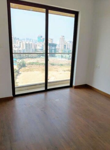 Room in 2 BHK Apartment at Risland The Icon, Dhokali – for Rent