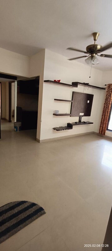 Room in 2 BHK Apartment at Hubtown Countrywoods, Kondhwa – for Rent