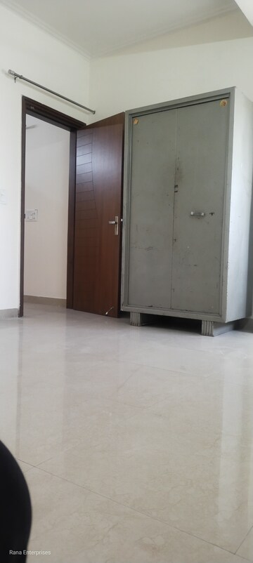 Room in 2 BHK Builder Floor at Ansal Plaza Sector-23, Sector 23 – for Rent