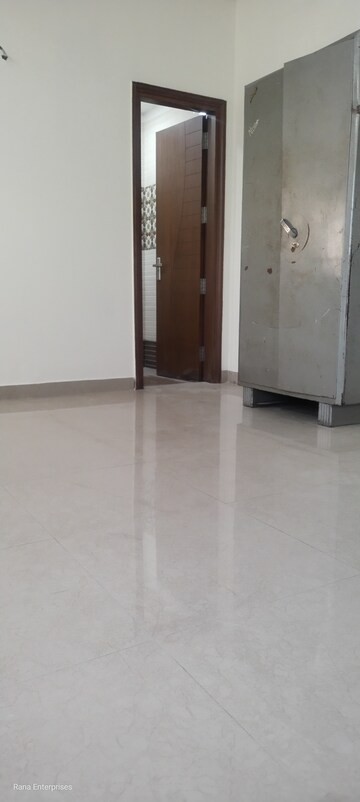 Room in 2 BHK Builder Floor at Ansal Plaza Sector-23, Sector 23 – for Rent