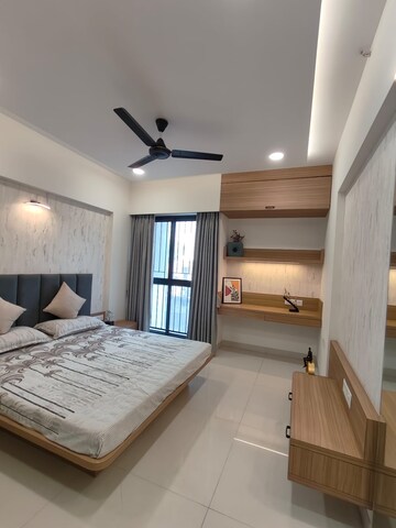 Room in 2 BHK Apartment at Kumar Princetown, Undri – for Rent
