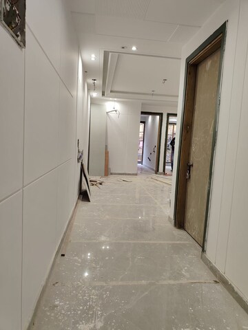 Building Lobby in 3 BHK Builder Floor at Mahavir Enclave 1 – for Sale