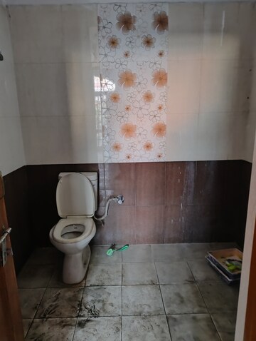 Bathroom in 4 BHK Independent House at Gomti Nagar – for Rent