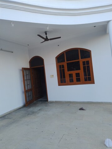 Furnished Amenities in 4 BHK Independent House at Gomti Nagar – for Rent