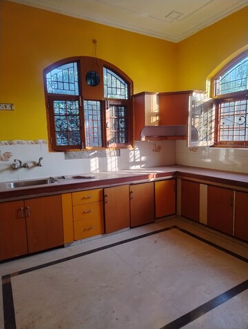 Furnished Amenities in 4 BHK Independent House at Gomti Nagar – for Rent