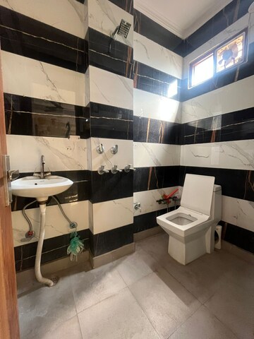 Attached Bathroom in 3 BHK Builder Floor at Dwarka Mor – for Rent