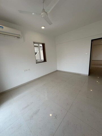 Room in 2 BHK Apartment at Eastwoods, Nibm – for Rent