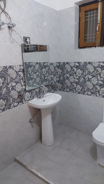 Bathroom in 3 BHK Builder Floor at DLF Vibhuti Khand, Gomti Nagar – for Rent