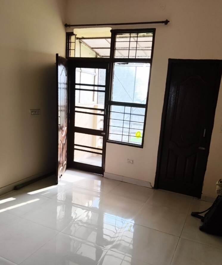 Room, dhakoli village 3 Bedroom 1250 Sq.Ft. Builder Floor In Dhakoli Village Zirakpur 8188107