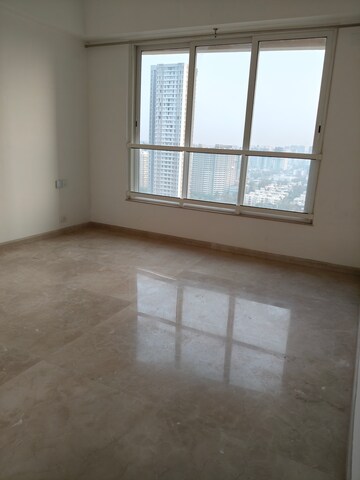 Room in 2 BHK Apartment at Kalpataru Radiance, Goregaon West – for Rent