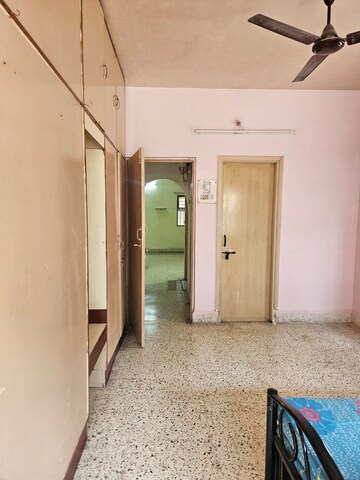 Furnished Amenities in 2 BHK Apartment at Yorkdale Society, Erandwane – for Rent
