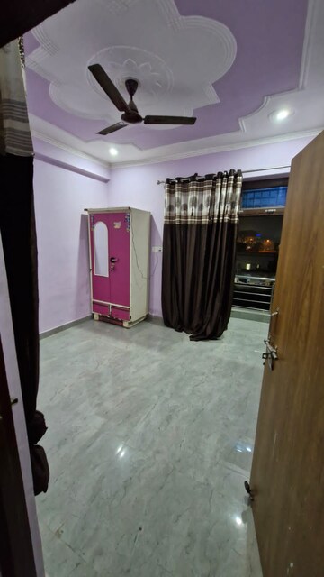 Room in 1.5 BHK Builder Floor at Sai Kutir Sector 49, Sector 49 – for Rent