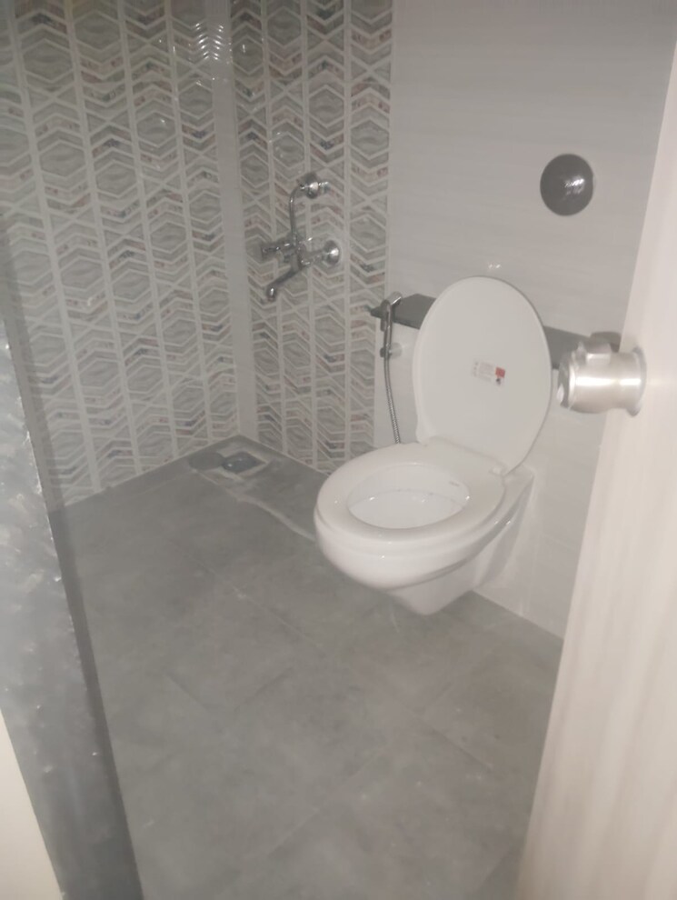 Bathroom, kohinoor-sapphire 2 Bedroom 724 Sq.Ft. Apartment In Tathawade Pune 8188192