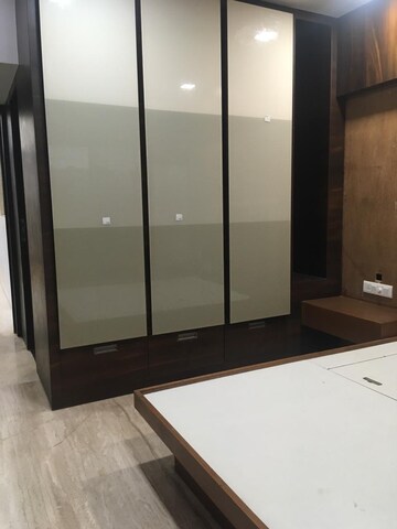 Room in 2 BHK Apartment at Andheri West – for Rent