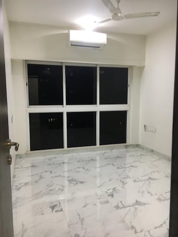 Room in 4 BHK Apartment at Raheja Ridgewood, Goregaon East – for Rent