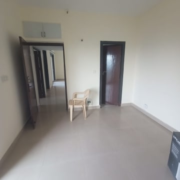 Room in 2 BHK Apartment at Nimbus Express Park View, Chi V Greater Noida – for Rent