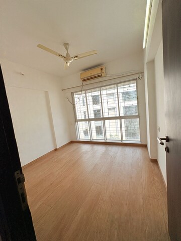 Room in 2 BHK Apartment at The Baya Goldspot, Andheri East – for Rent