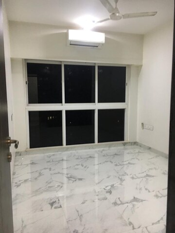 Room in 4 BHK Apartment at Raheja Ridgewood, Goregaon East – for Rent