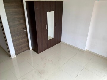 Room in 3 BHK Apartment at Kanakia Rainforest, Andheri East – for Rent