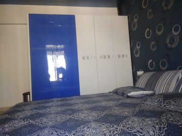 Room in 3 BHK Apartment at Cosmopolis Tower, Andheri West – for Rent