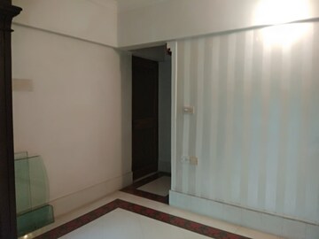 Room in 2 BHK Apartment at Deep Tower, Andheri West – for Rent