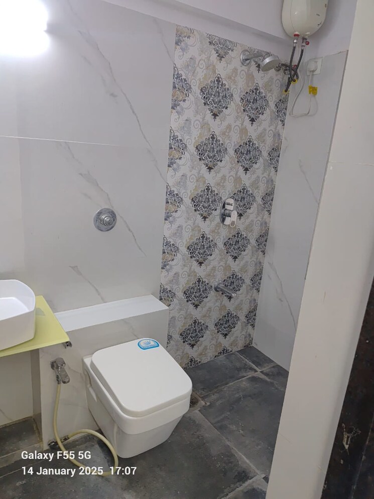 Bathroom, raajyam-amity-apartments 3 Bedroom 1500 Sq.Ft. Apartment In Vakola Mumbai 8188351