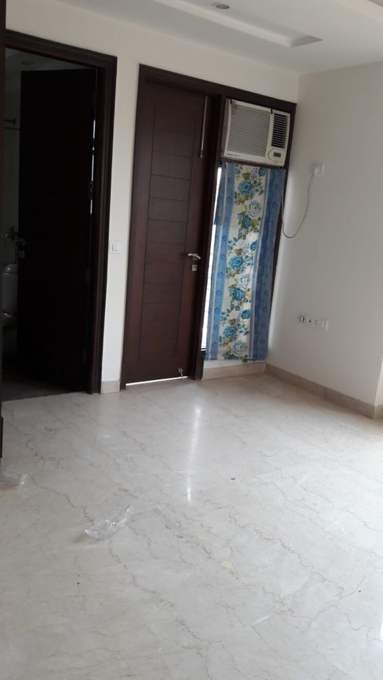 Room, east of kailash 3 Bedroom 1800 Sq.Ft. Builder Floor In East Of Kailash Delhi 8188390