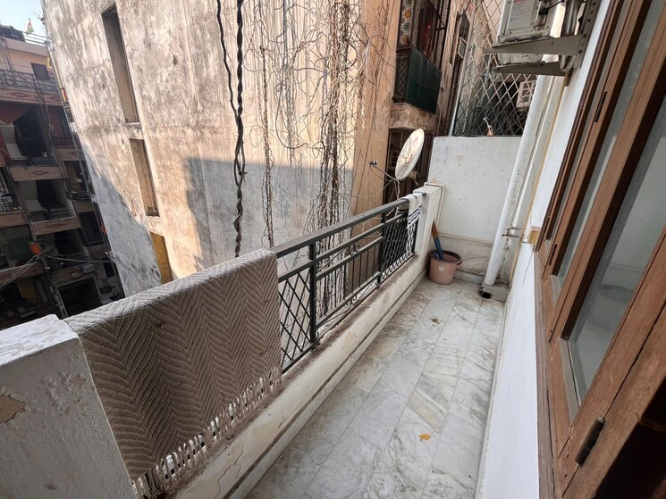 Balcony, sector 55 6+ Bedroom 250 Sq.Mt. Independent House In Sector 55 Noida 8188406