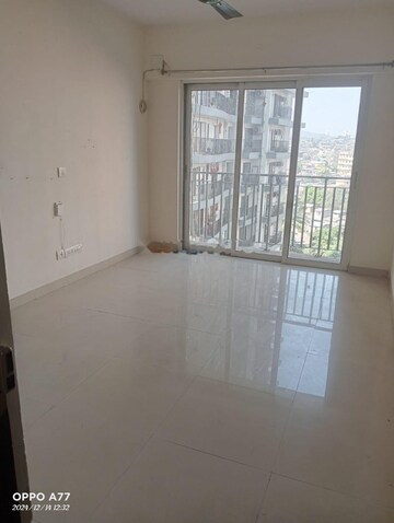 Room in 2 BHK Apartment at The Wadhwa Solitaire, Kolshet Road – for Rent