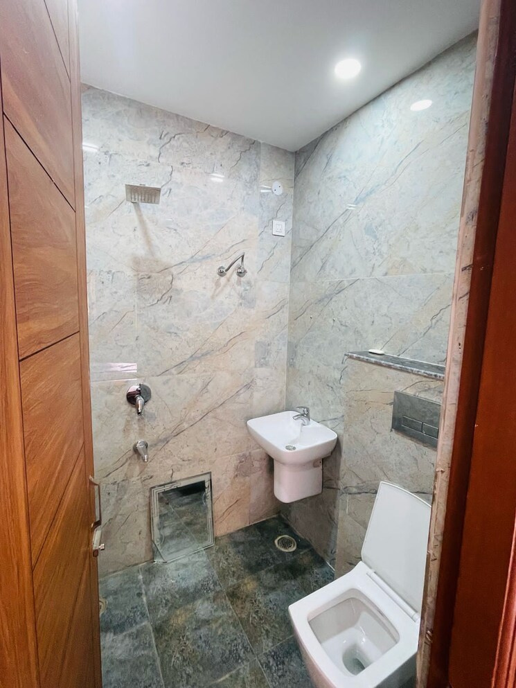 Bathroom, home-town 3 Bedroom 1350 Sq.Ft. Apartment In Patiala Road Zirakpur 8188524