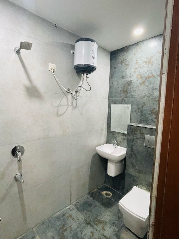 Bathroom, home-town 3 Bedroom 1350 Sq.Ft. Apartment In Patiala Road Zirakpur 8188524