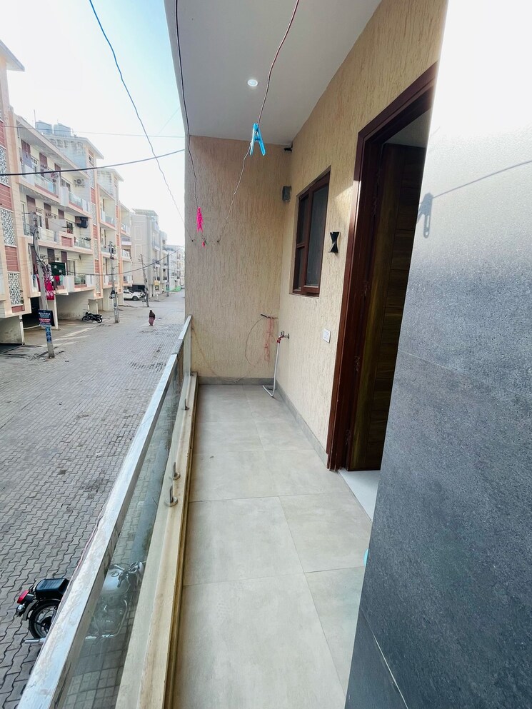 Balcony, home-town 3 Bedroom 1350 Sq.Ft. Apartment In Patiala Road Zirakpur 8188524