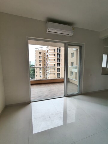 Room in 3 BHK Apartment at Kumar Princetown Royal, Undri – for Rent