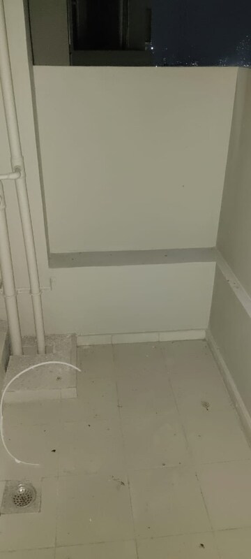 Furnished Amenities in 2 BHK Apartment at Sheth Irene, Malad West – for Sale