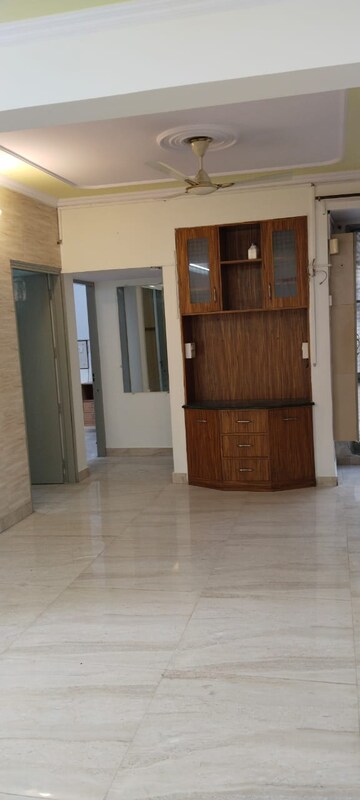 Room in 3 BHK Apartment at Sector 12 Dwarka – for Rent