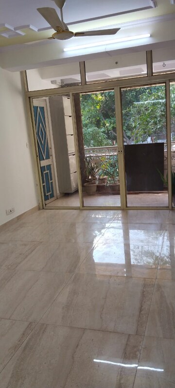 Room in 3 BHK Apartment at Sector 12 Dwarka – for Rent