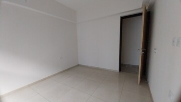 Room in 2 BHK Apartment at LnT Veridian, Powai – for Rent